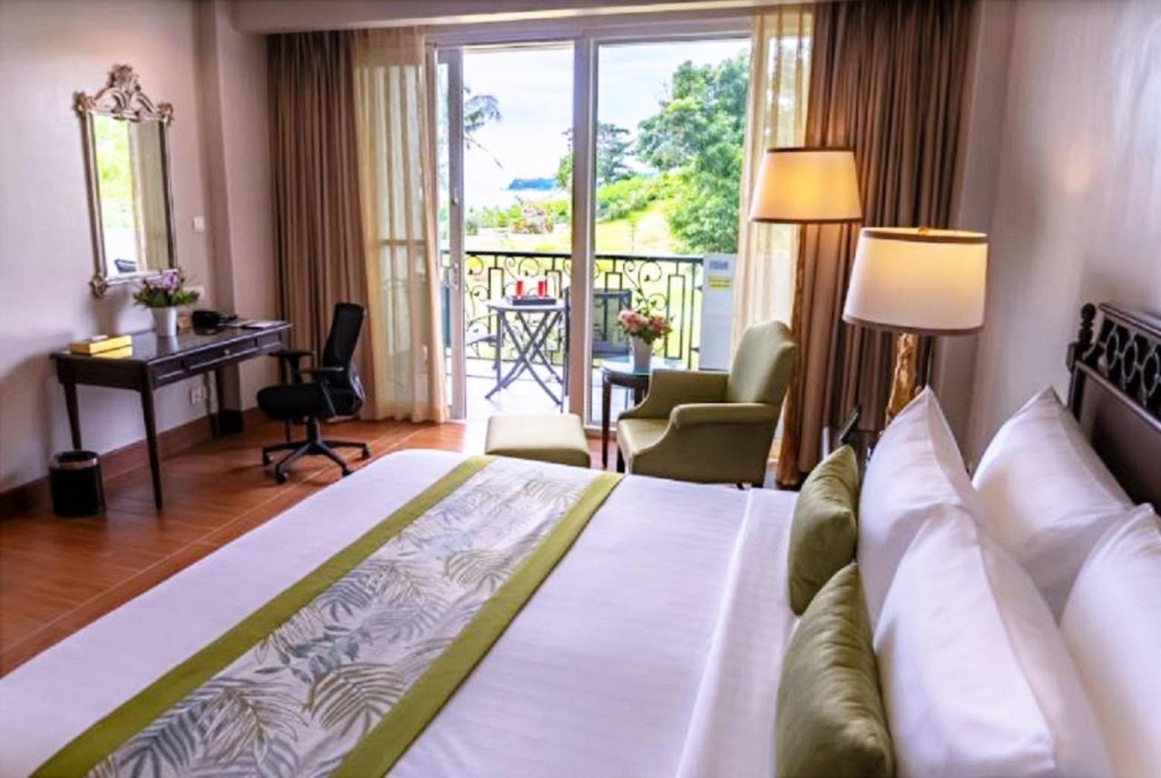 Resort The Auhana 5*